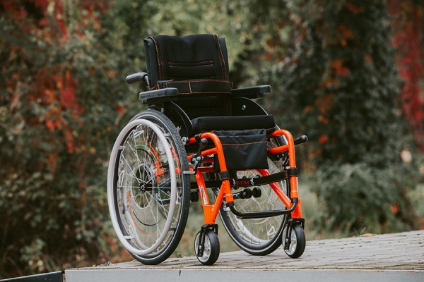Wózek inwalidzki aktywny dla dzieci GTM KID