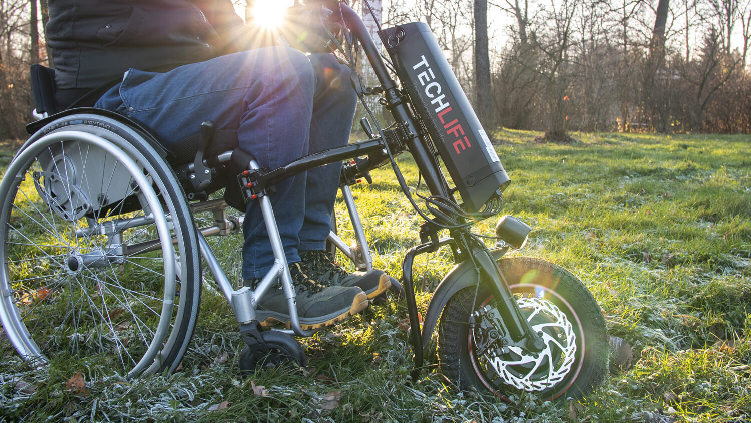 Dostawka z napędem elektrycznym do wózka inwalidzkiego Techlife W1