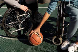 Wybór wózka dla bardzo aktywnej osoby niepełnosprawnej
