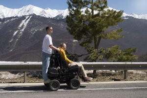 Wózek elektryczny z NFZ do 5000 zł - jak wykorzystać refundację i wybrać sprzęt, który naprawdę ułatwia życie?